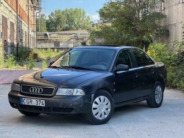 Синій Ауді А4, об'ємом двигуна 1.6 л та пробігом 300 тис. км за 999 $, фото 1 на Automoto.ua