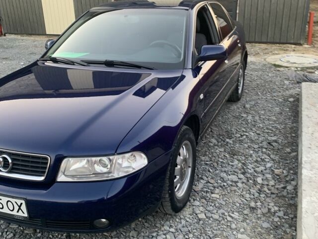 Синій Ауді А4, об'ємом двигуна 1.8 л та пробігом 308 тис. км за 3600 $, фото 1 на Automoto.ua