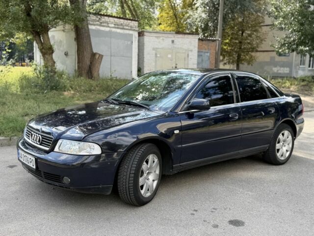 Синій Ауді А4, об'ємом двигуна 2.5 л та пробігом 212 тис. км за 3495 $, фото 1 на Automoto.ua