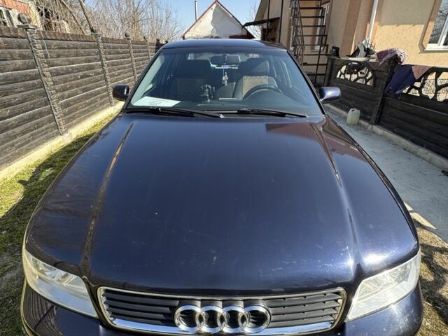 Синій Ауді А4, об'ємом двигуна 1.6 л та пробігом 221 тис. км за 3555 $, фото 1 на Automoto.ua
