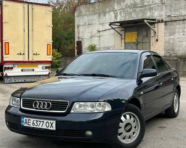 Синий Ауди А4, объемом двигателя 1.6 л и пробегом 420 тыс. км за 3600 $, фото 1 на Automoto.ua