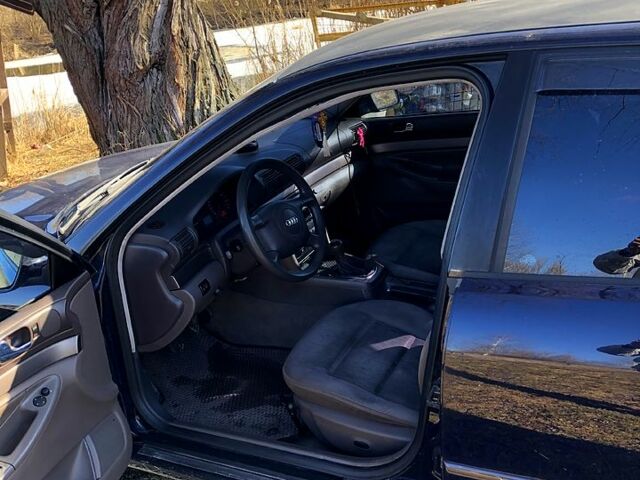 Синій Ауді А4, об'ємом двигуна 1.8 л та пробігом 280 тис. км за 3200 $, фото 1 на Automoto.ua