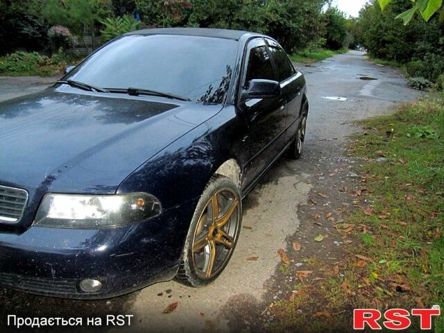 Синій Ауді А4, об'ємом двигуна 1.8 л та пробігом 0 тис. км за 3200 $, фото 1 на Automoto.ua