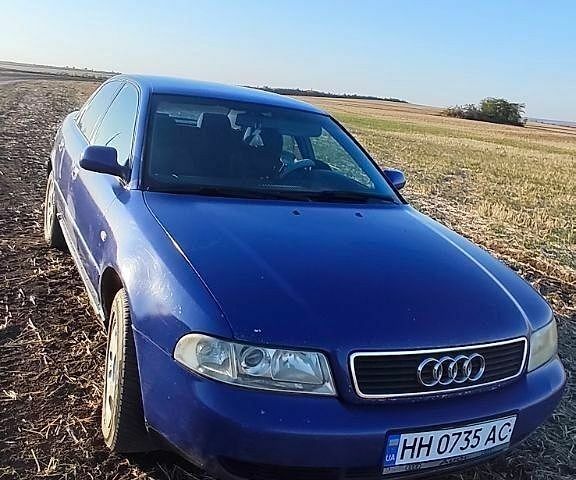 Синий Ауди А4, объемом двигателя 1.78 л и пробегом 450 тыс. км за 2100 $, фото 1 на Automoto.ua