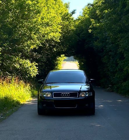 Синій Ауді А4, об'ємом двигуна 2 л та пробігом 306 тис. км за 5300 $, фото 1 на Automoto.ua