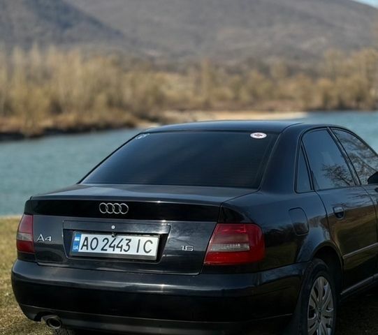 Синій Ауді А4, об'ємом двигуна 1.6 л та пробігом 365 тис. км за 4099 $, фото 1 на Automoto.ua