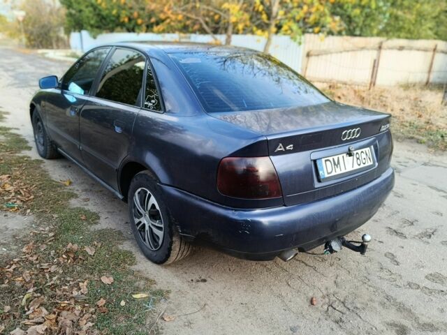 Синій Ауді А4, об'ємом двигуна 1.8 л та пробігом 240 тис. км за 1600 $, фото 1 на Automoto.ua
