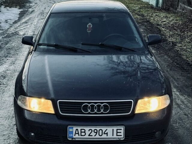 Синий Ауди А4, объемом двигателя 1.6 л и пробегом 260 тыс. км за 2100 $, фото 1 на Automoto.ua
