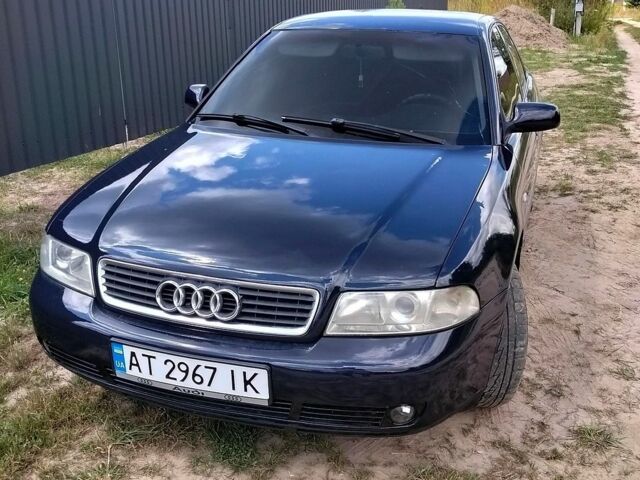 Синий Ауди А4, объемом двигателя 1.8 л и пробегом 350 тыс. км за 3100 $, фото 1 на Automoto.ua