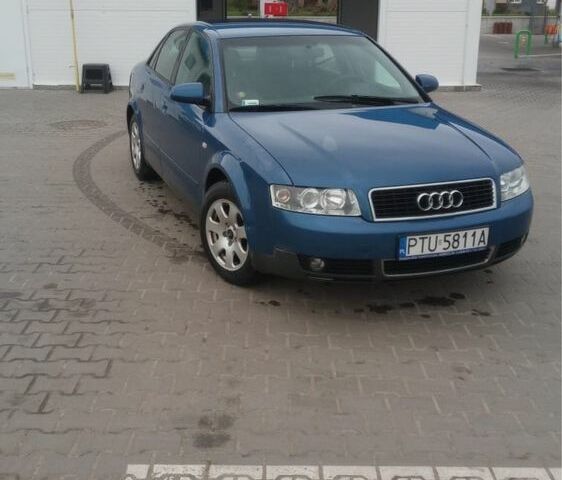 Синий Ауди А4, объемом двигателя 2 л и пробегом 250 тыс. км за 2200 $, фото 1 на Automoto.ua