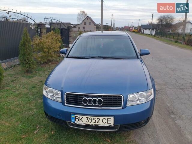 Синій Ауді А4, об'ємом двигуна 2 л та пробігом 247 тис. км за 5250 $, фото 1 на Automoto.ua