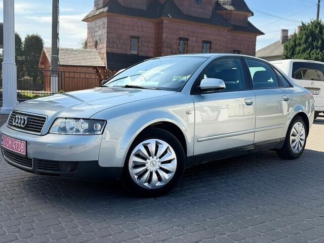 Синий Ауди А4, объемом двигателя 2 л и пробегом 270 тыс. км за 3950 $, фото 1 на Automoto.ua