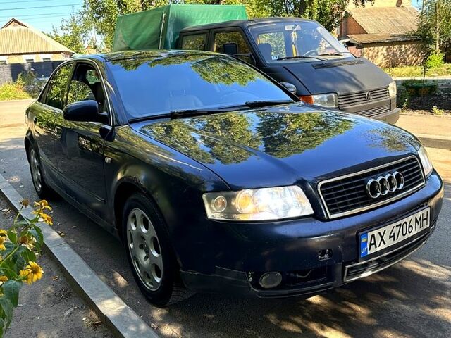 Синий Ауди А4, объемом двигателя 2 л и пробегом 320 тыс. км за 4500 $, фото 1 на Automoto.ua