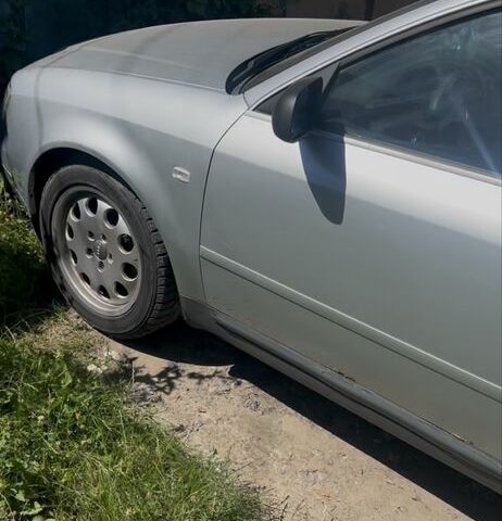 Синій Ауді А4, об'ємом двигуна 1.8 л та пробігом 250 тис. км за 1800 $, фото 1 на Automoto.ua