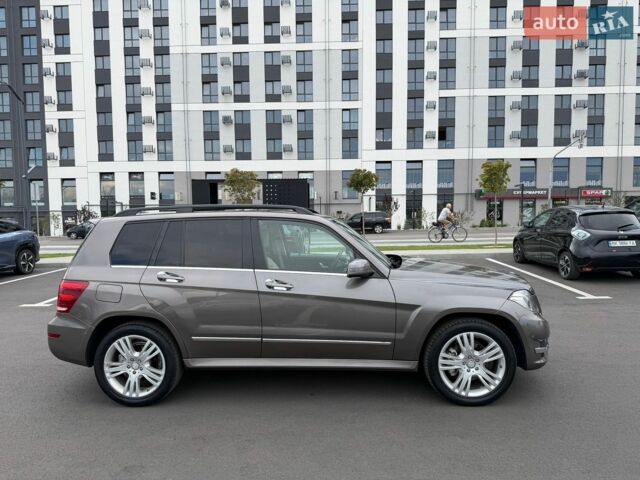 Синий Ауди А4, объемом двигателя 1.6 л и пробегом 255 тыс. км за 4808 $, фото 1 на Automoto.ua