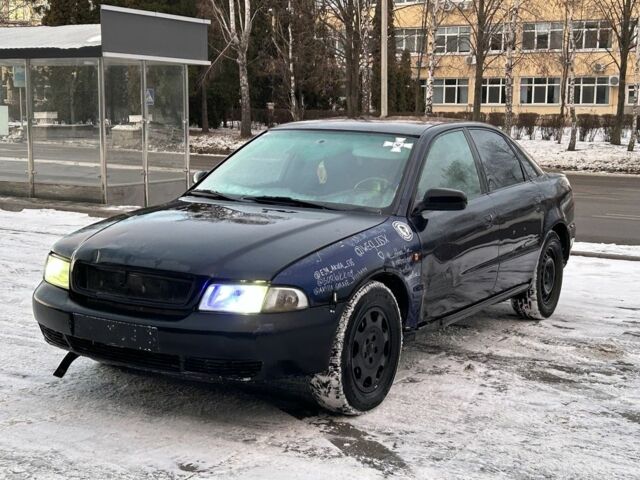 Синій Ауді А4, об'ємом двигуна 2.6 л та пробігом 300 тис. км за 699 $, фото 1 на Automoto.ua