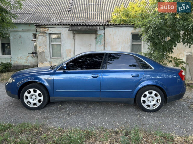 Синий Ауди А4, объемом двигателя 3 л и пробегом 292 тыс. км за 3900 $, фото 1 на Automoto.ua