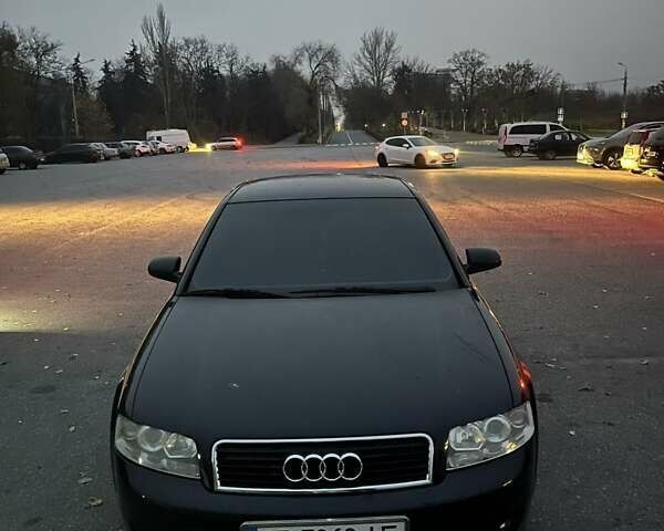 Синій Ауді А4, об'ємом двигуна 1.6 л та пробігом 335 тис. км за 5500 $, фото 1 на Automoto.ua