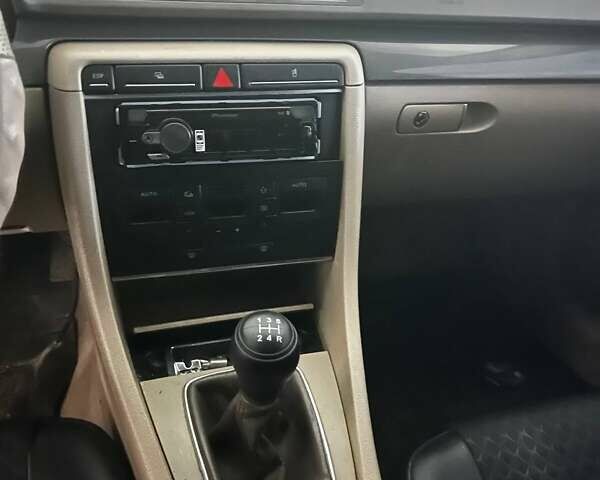 Синий Ауди А4, объемом двигателя 1.6 л и пробегом 330 тыс. км за 2650 $, фото 1 на Automoto.ua