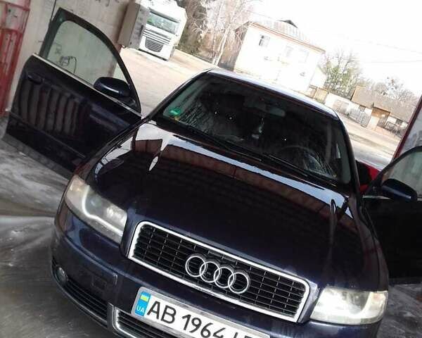 Синий Ауди А4, объемом двигателя 2 л и пробегом 240 тыс. км за 5000 $, фото 1 на Automoto.ua