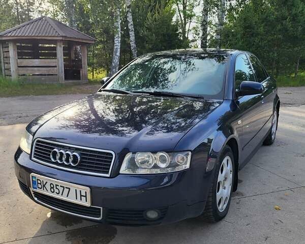 Синий Ауди А4, объемом двигателя 2 л и пробегом 298 тыс. км за 4700 $, фото 1 на Automoto.ua
