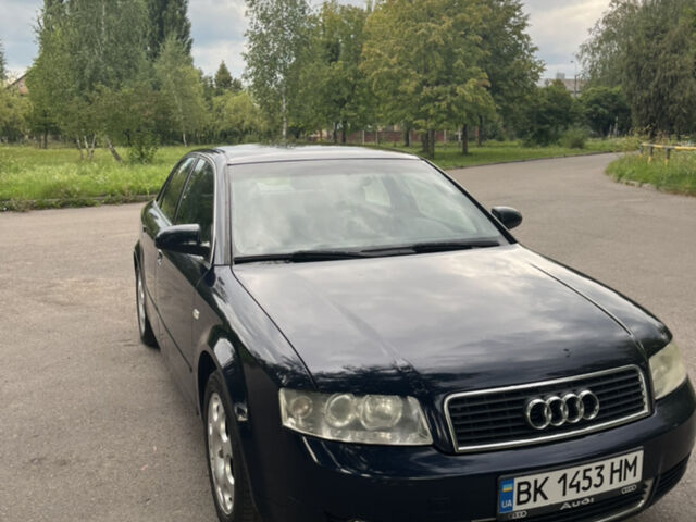 Синий Ауди А4, объемом двигателя 2 л и пробегом 236 тыс. км за 5500 $, фото 1 на Automoto.ua