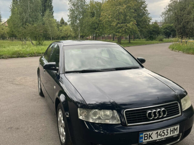 Синий Ауди А4, объемом двигателя 2 л и пробегом 236 тыс. км за 5500 $, фото 1 на Automoto.ua
