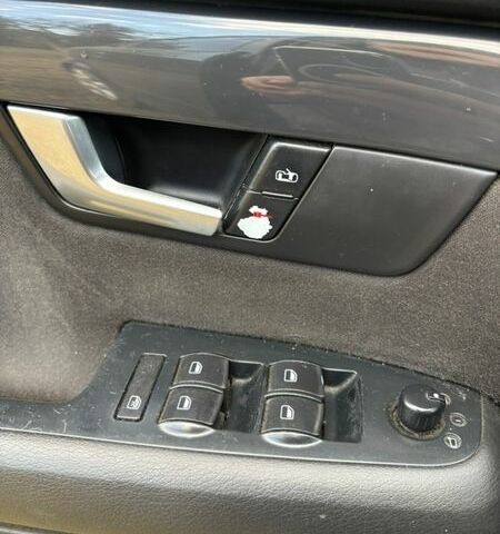 Синий Ауди А4, объемом двигателя 2.5 л и пробегом 337 тыс. км за 3500 $, фото 1 на Automoto.ua