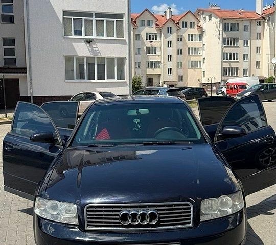 Синий Ауди А4, объемом двигателя 2 л и пробегом 255 тыс. км за 4000 $, фото 1 на Automoto.ua