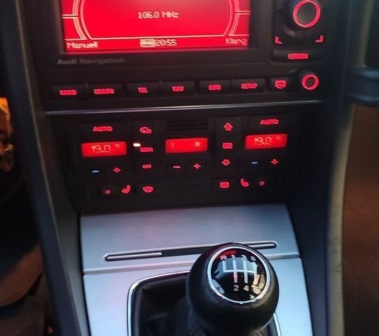 Синій Ауді А4, об'ємом двигуна 2 л та пробігом 232 тис. км за 8000 $, фото 1 на Automoto.ua