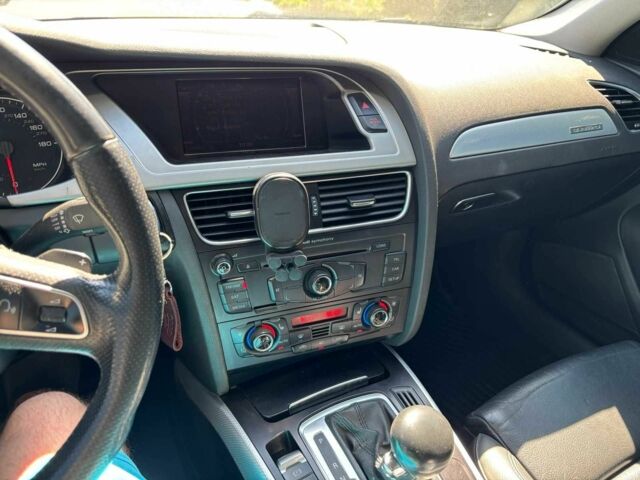 Синий Ауди А4, объемом двигателя 2 л и пробегом 360 тыс. км за 8067 $, фото 1 на Automoto.ua