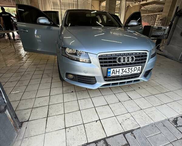 Синий Ауди А4, объемом двигателя 1.8 л и пробегом 330 тыс. км за 8500 $, фото 1 на Automoto.ua