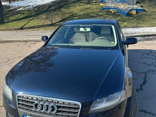 Синий Ауди А4, объемом двигателя 2 л и пробегом 260 тыс. км за 7000 $, фото 1 на Automoto.ua