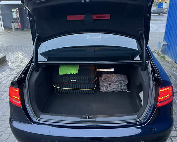 Синий Ауди А4, объемом двигателя 2 л и пробегом 202 тыс. км за 10500 $, фото 1 на Automoto.ua