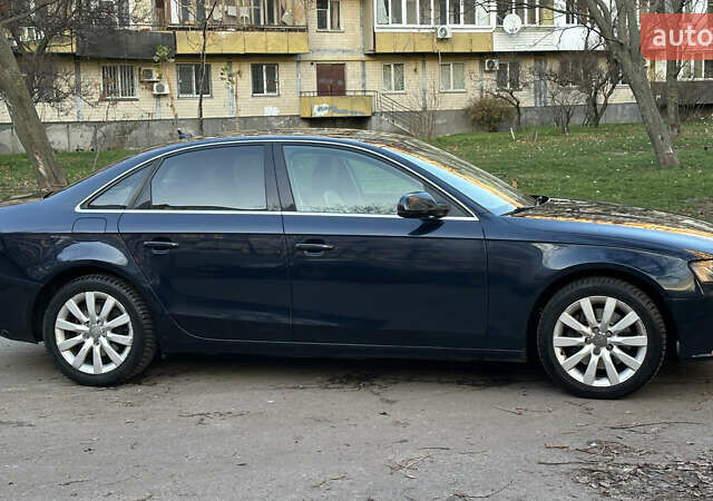 Синій Ауді А4, об'ємом двигуна 1.98 л та пробігом 225 тис. км за 10000 $, фото 1 на Automoto.ua
