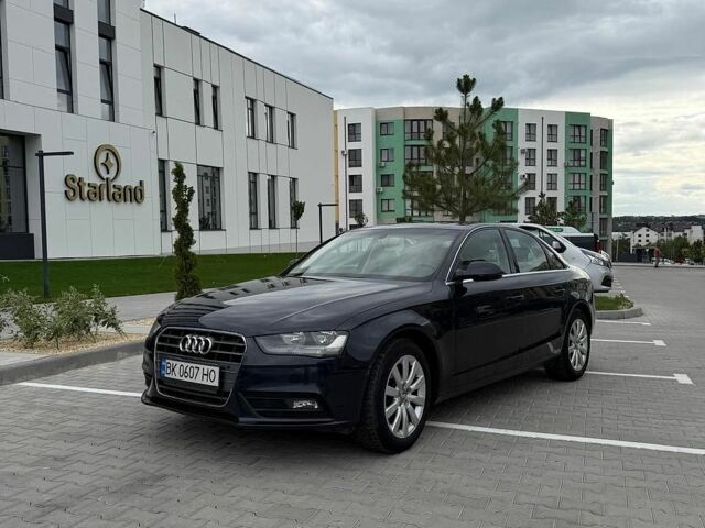Синій Ауді А4, об'ємом двигуна 1.98 л та пробігом 250 тис. км за 11000 $, фото 1 на Automoto.ua