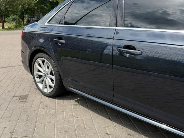 Синий Ауди А4, объемом двигателя 3 л и пробегом 113 тыс. км за 31900 $, фото 1 на Automoto.ua