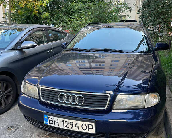 Синий Ауди А4, объемом двигателя 2.6 л и пробегом 46 тыс. км за 3800 $, фото 1 на Automoto.ua