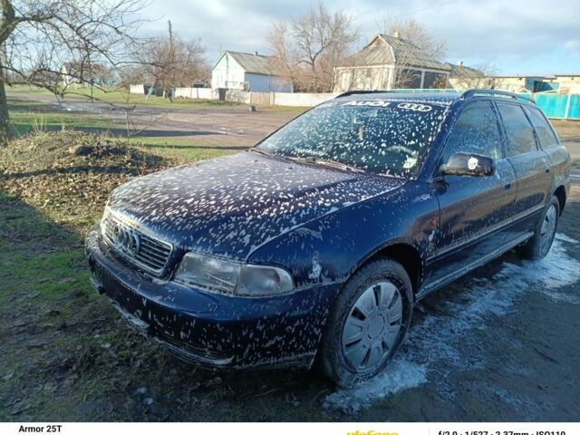 Синій Ауді А4, об'ємом двигуна 9 л та пробігом 323 тис. км за 2200 $, фото 1 на Automoto.ua