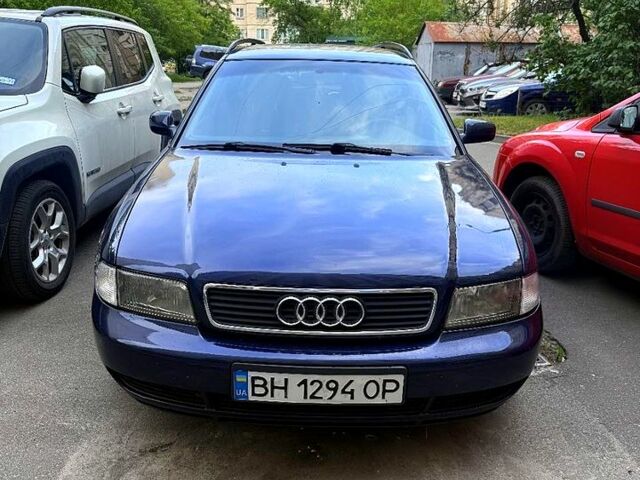 Синий Ауди А4, объемом двигателя 2.6 л и пробегом 459 тыс. км за 3300 $, фото 1 на Automoto.ua