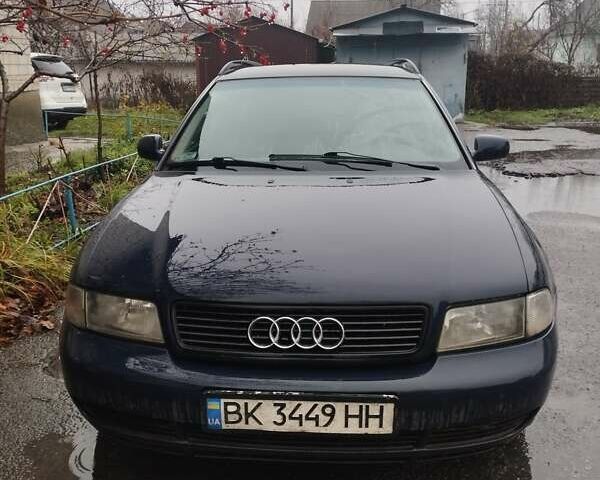Синий Ауди А4, объемом двигателя 1.8 л и пробегом 426 тыс. км за 3500 $, фото 1 на Automoto.ua