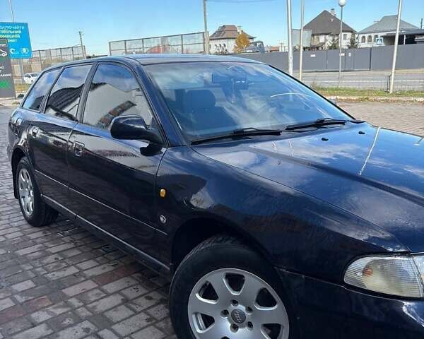Синий Ауди А4, объемом двигателя 1.9 л и пробегом 350 тыс. км за 3350 $, фото 1 на Automoto.ua