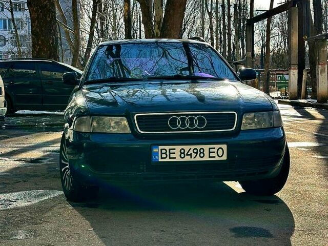 Синий Ауди А4, объемом двигателя 2.6 л и пробегом 500 тыс. км за 4200 $, фото 1 на Automoto.ua