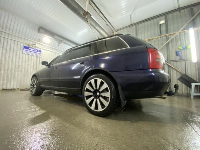 Синій Ауді А4, об'ємом двигуна 2.4 л та пробігом 260 тис. км за 4000 $, фото 1 на Automoto.ua