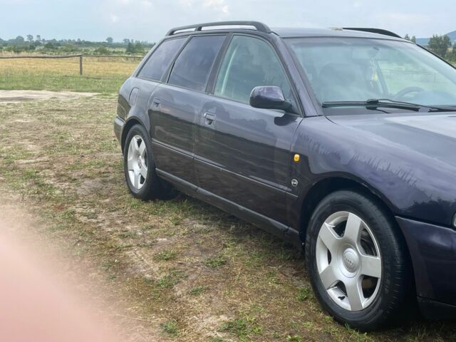 Синий Ауди А4, объемом двигателя 1.8 л и пробегом 235 тыс. км за 3100 $, фото 1 на Automoto.ua