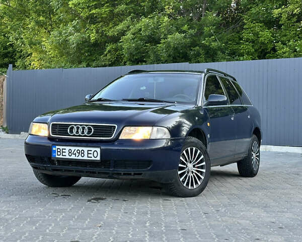 Синий Ауди А4, объемом двигателя 2.6 л и пробегом 300 тыс. км за 4200 $, фото 1 на Automoto.ua