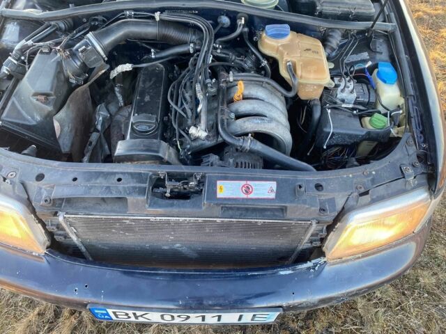 Синій Ауді А4, об'ємом двигуна 1.6 л та пробігом 360 тис. км за 2600 $, фото 1 на Automoto.ua