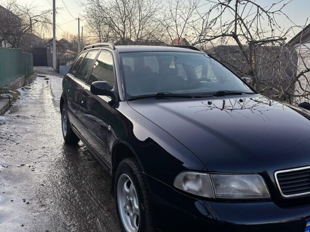 Синий Ауди А4, объемом двигателя 1.9 л и пробегом 386 тыс. км за 3400 $, фото 1 на Automoto.ua