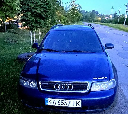 Синий Ауди А4, объемом двигателя 2.4 л и пробегом 400 тыс. км за 2900 $, фото 1 на Automoto.ua