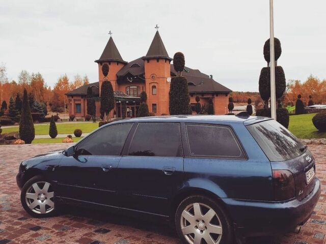 Синій Ауді А4, об'ємом двигуна 1.6 л та пробігом 240 тис. км за 3000 $, фото 1 на Automoto.ua